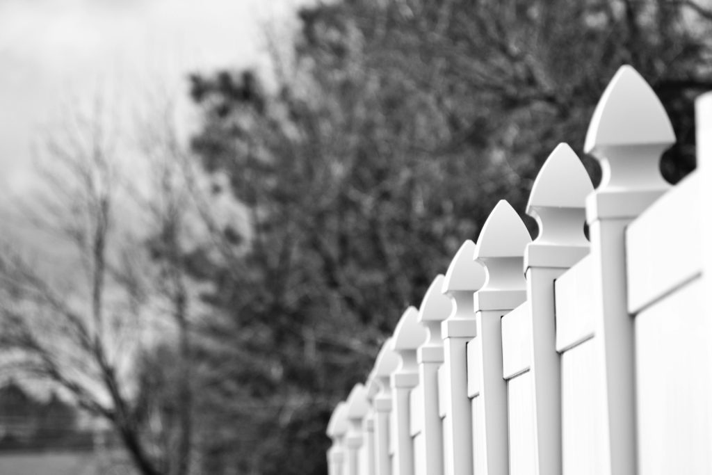 What Is the Lifespan of a Vinyl Fence?